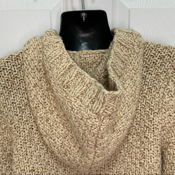 Roots Winter Edition Sweater Hooded Beige Size Medium - Picture 8 of 9